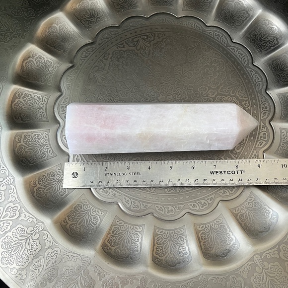 Rose Quartz Obelisk Tower - Picture 3 of 10